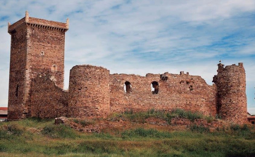 Castillo de Quintana del Marco (sólo queda torre), Spain